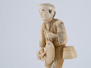 Okimono In Avorio. Giappone, fine del XIX secolo