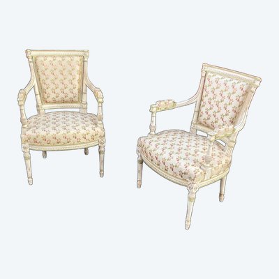 Paire De Fauteuils Style Louis XVI En Bois Sculpté Rechampi