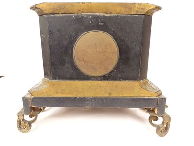 Orologio da tavolo in bronzo italiano a forma di pescatore Candelabro Napoleone III XIX secolo