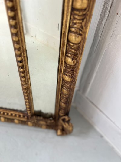 Miroir a pare closes de style Louis XVI en bois et stuc doré XIX siècle
