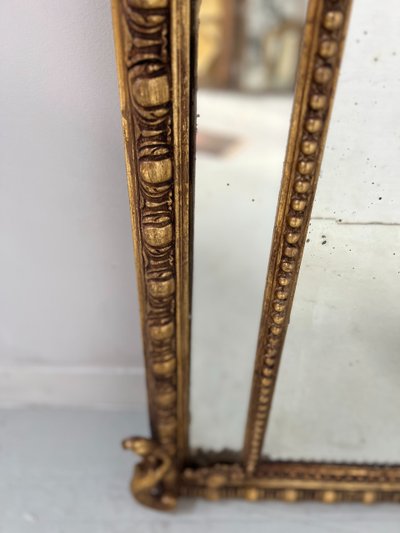 Miroir a pare closes de style Louis XVI en bois et stuc doré XIX siècle