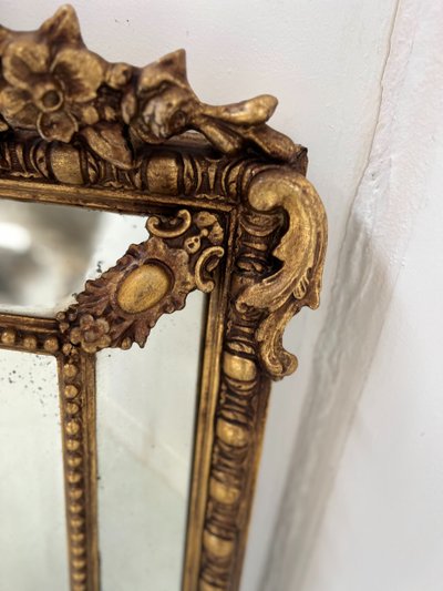 Miroir a pare closes de style Louis XVI en bois et stuc doré XIX siècle