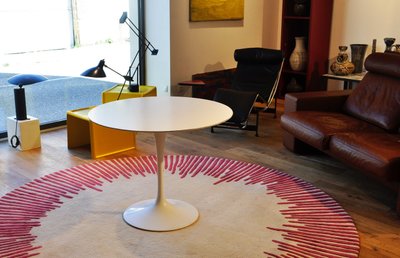Knoll International table circa 1960 melamine wood top white lacquered cast-iron base