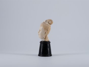 Tête Sculptée En Ivoire. Asie, XIXe Siècle.