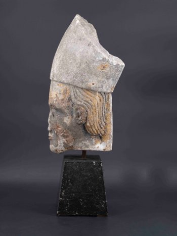 Portrait Sculpté D’un évêque, XVe Siècle