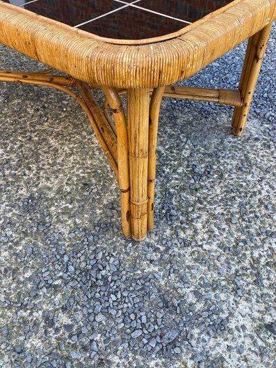 Tavolino da caffè di grandi dimensioni in rattan e piastrelle di ceramica, circa 1950/1960