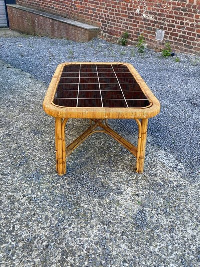 Tavolino da caffè di grandi dimensioni in rattan e piastrelle di ceramica, circa 1950/1960