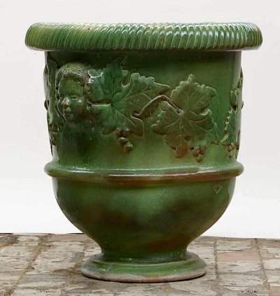 Very Large Medici Basin in Glazed Terracotta with Face and Vine Leaves Decor