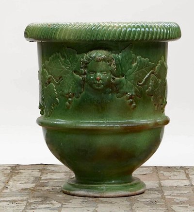 Very Large Medici Basin in Glazed Terracotta with Face and Vine Leaves Decor