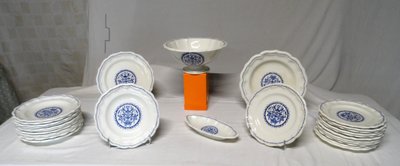 Manufacture de GIEN. Service de table en faïence modèle Rouen 1932. Années 60. 28 pièces
