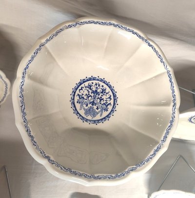 Manufacture de GIEN. Service de table en faïence modèle Rouen 1932. Années 60. 28 pièces