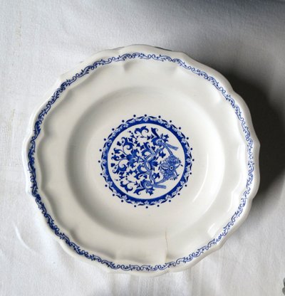 Manufacture de GIEN. Service de table en faïence modèle Rouen 1932. Années 60. 28 pièces