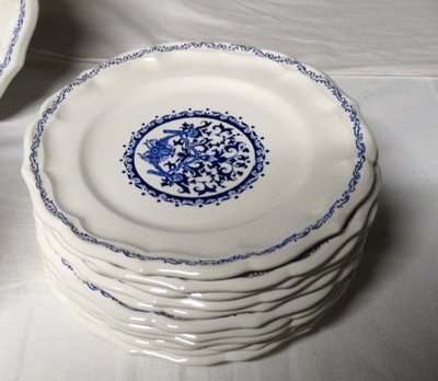 Manufacture de GIEN. Service de table en faïence modèle Rouen 1932. Années 60. 28 pièces