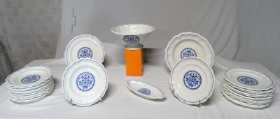 Manufacture de GIEN. Service de table en faïence modèle Rouen 1932. Années 60. 28 pièces