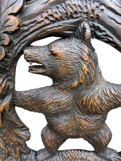 BANC AUX OURS FORET NOIRE EN BOIS SCULPTÉ A DÉCOR D OURSON ÉPOQUE FIN XIX e