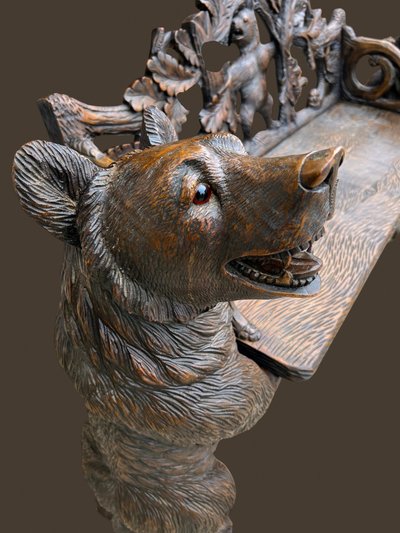 BANC AUX OURS FORET NOIRE EN BOIS SCULPTÉ A DÉCOR D OURSON ÉPOQUE FIN XIX e