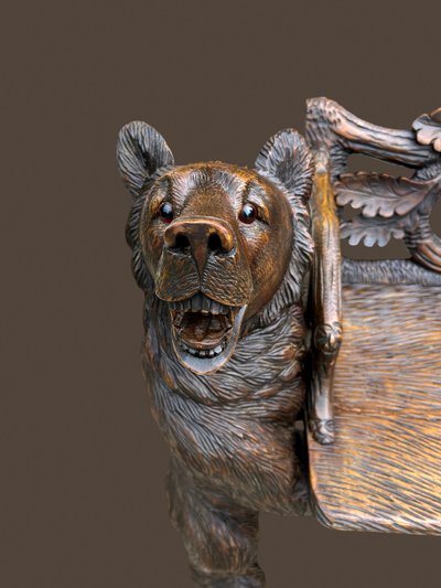 BANC AUX OURS FORET NOIRE EN BOIS SCULPTÉ A DÉCOR D OURSON ÉPOQUE FIN XIX e