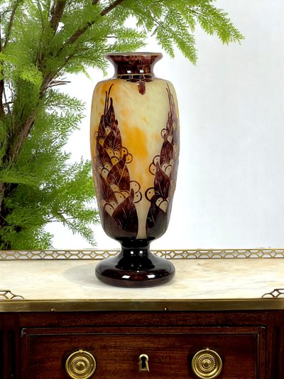 LE VERRE FRANÇAIS 1924 / 1927 BALUSTER VASE ON STEM IN MULTI-LAYERED GLASS