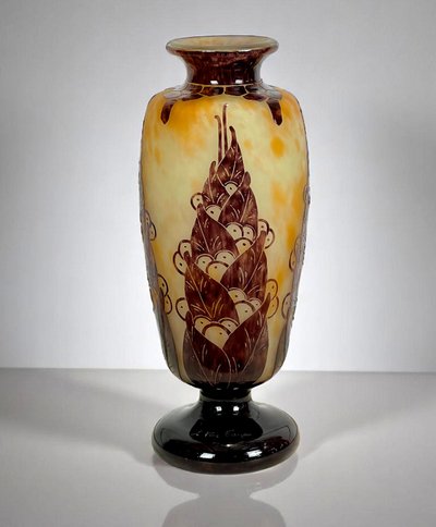 LE VERRE FRANÇAIS 1924 / 1927 BALUSTER VASE ON STEM IN MULTI-LAYERED GLASS