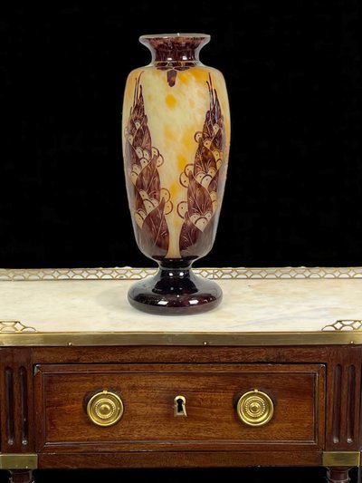 LE VERRE FRANÇAIS 1924 / 1927 BALUSTER VASE ON STEM IN MULTI-LAYERED GLASS