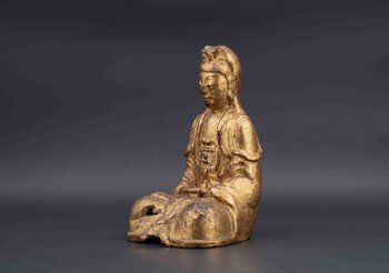 Guanyin in bronzo laccato in oro, XVIII secolo