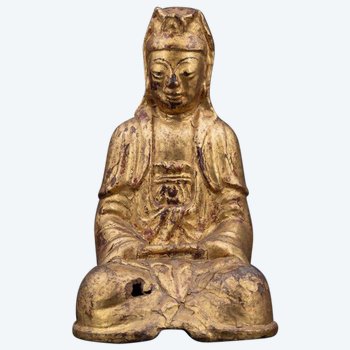 Guanyin in bronzo laccato in oro, XVIII secolo