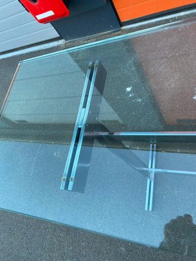 Elegante console in acciaio e vetro di Guy Lefevre, 1970 circa
