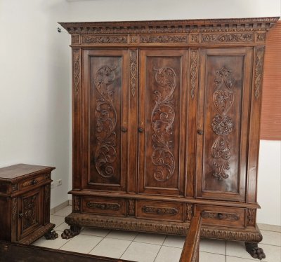 Ancien ensemble de chambre à coucher italien Reniassance en noyer