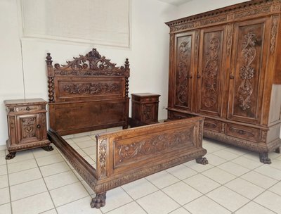 Ancien ensemble de chambre à coucher italien Reniassance en noyer