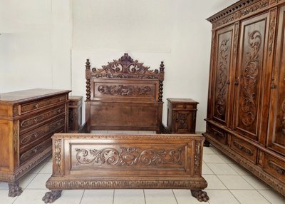 Ancien ensemble de chambre à coucher italien Reniassance en noyer