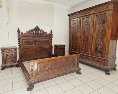 Ancien ensemble de chambre à coucher italien Reniassance en noyer