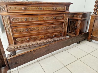 Ancien ensemble de chambre à coucher italien Reniassance en noyer