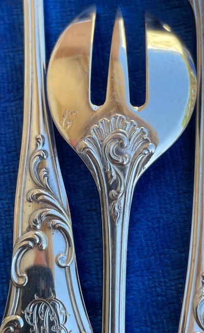 12 oyster forks.