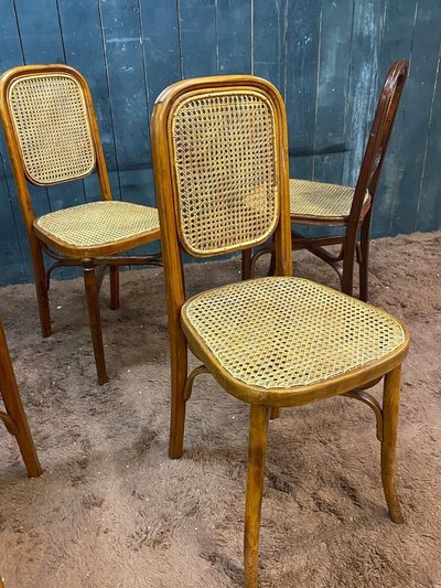 Suite De 5 Chaises Style Thonet En Bois Courbé Circa 1900