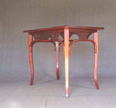 Table d'appoint THONET N°222 à palmettes, vers 1910 480,00 EUR