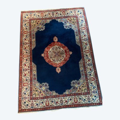 NAIN hand-knotted wool oriental rug with central medallion on midnight blue background