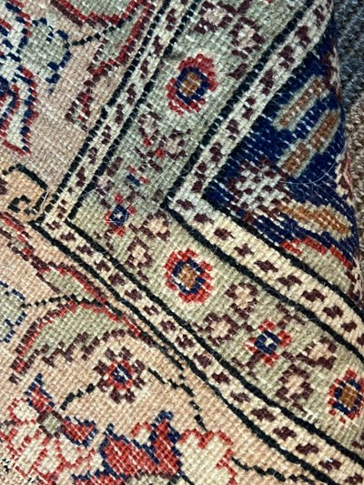 Large hand-knotted wool Persian Isfahan rug large central medallion richly decorated with flowers