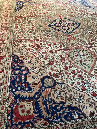 Large hand-knotted wool Persian Isfahan rug large central medallion richly decorated with flowers