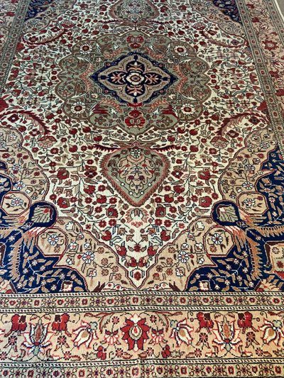 Large hand-knotted wool Persian Isfahan rug large central medallion richly decorated with flowers
