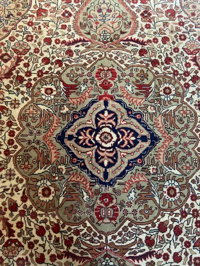 Large hand-knotted wool Persian Isfahan rug large central medallion richly decorated with flowers