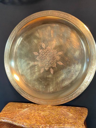 Couchtisch sehr große Platte spanisch-maurische Bronze Ziselierungsdekor 100 cm
