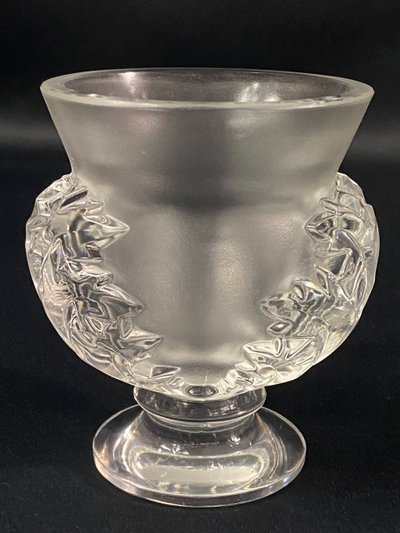 Vase on pedestal with foliage decoration signed LALIQUE Saint-Cloud possible pair