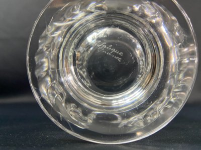 Vase on pedestal with foliage decoration signed LALIQUE Saint-Cloud possible pair