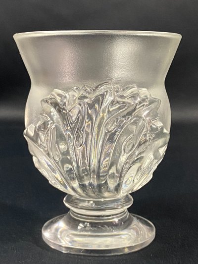 Vase on pedestal with foliage decoration signed LALIQUE Saint-Cloud possible pair