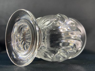 Vase on pedestal with foliage decoration signed LALIQUE Saint-Cloud possible pair