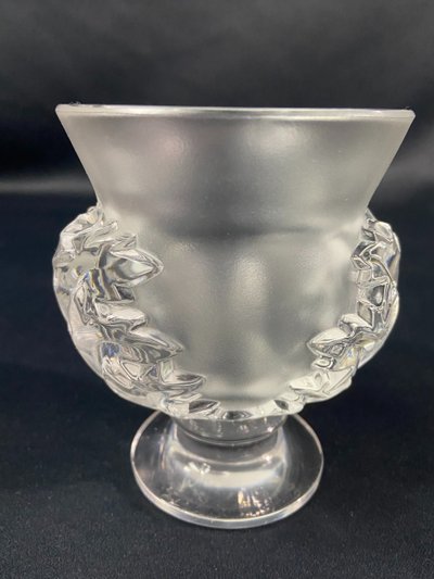 Vase on pedestal with foliage decoration signed LALIQUE Saint-Cloud possible pair