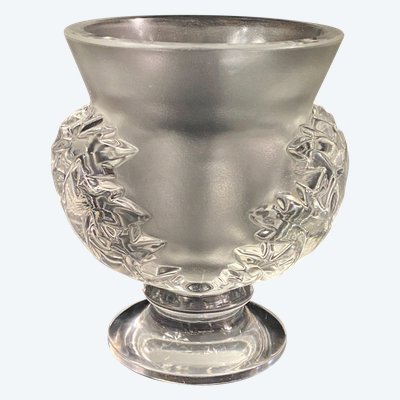 Vase on pedestal with foliage decoration signed LALIQUE Saint-Cloud possible pair