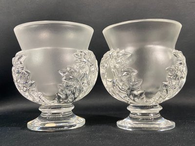 Vase on pedestal with foliage decoration signed LALIQUE Saint-Cloud possible pair