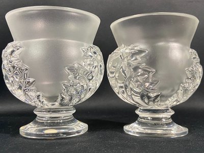 Vase on pedestal with foliage decoration signed LALIQUE Saint-Cloud possible pair
