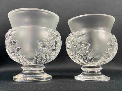 Vase on pedestal with foliage decoration signed LALIQUE Saint-Cloud possible pair